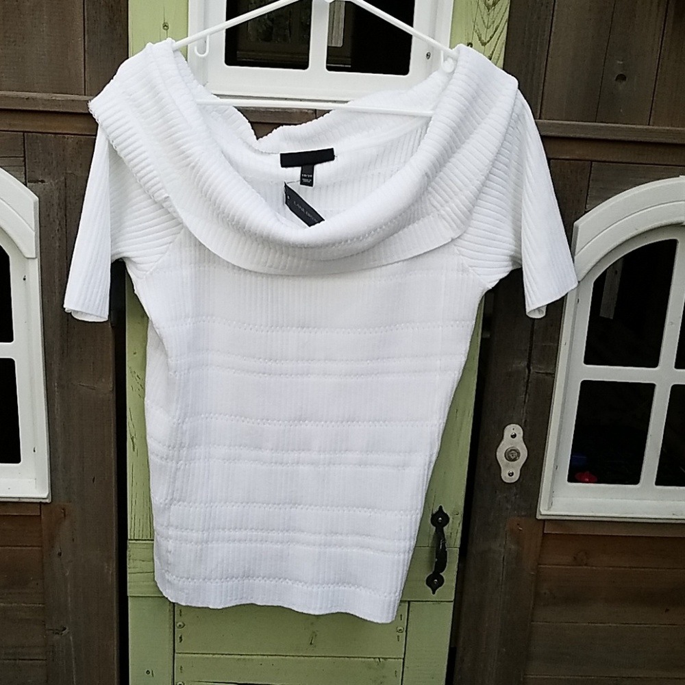 Scoop neck white sweater
